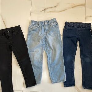 Girls bundle of dark blue, light blue and black jeans size 6/7